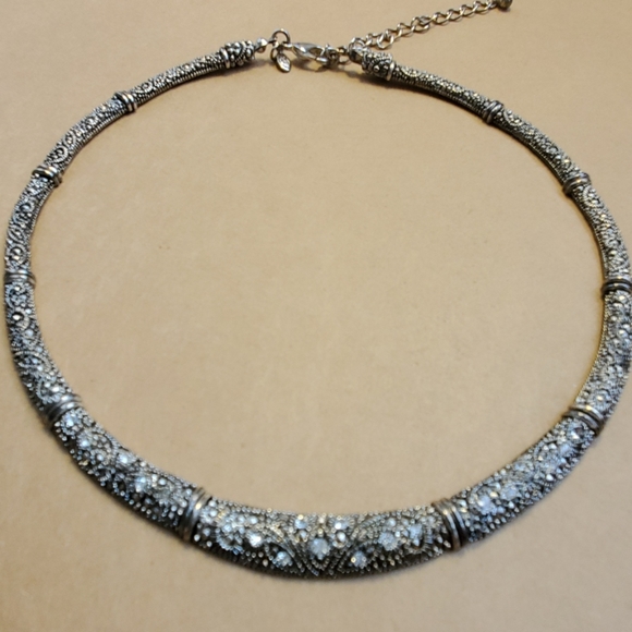 Jewelry - PRICE DROP! Vinyage silver bedazzled choker